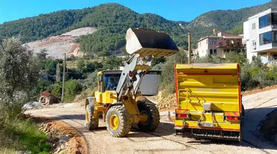 Alanya’da Yollara Konfor Dokunuşu: 3 Mahallede Eş Zamanlı Çalışma!